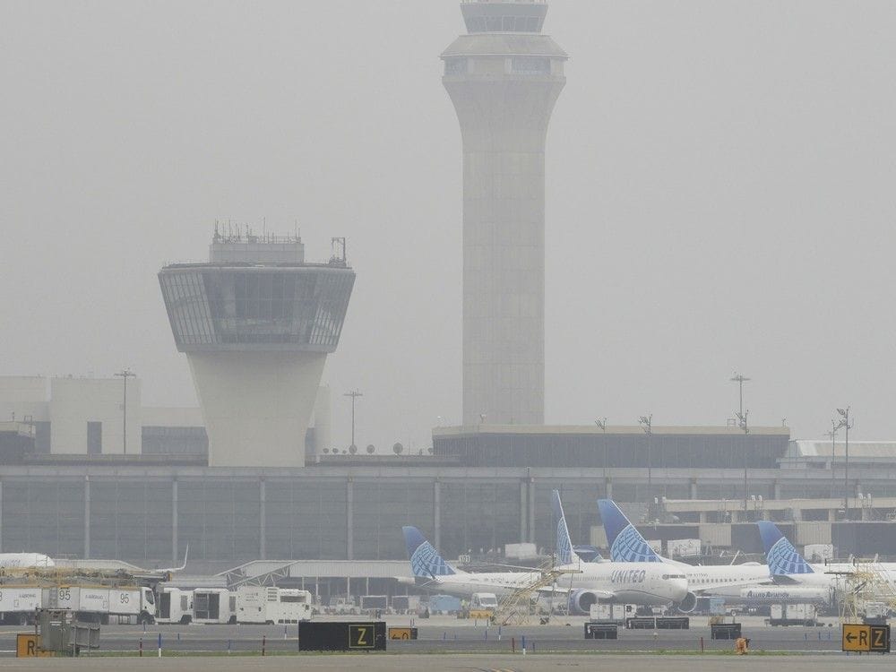 Diez días de retrasos en el tercer aeropuerto de Nueva York por falta de personal, huelga y fallos tecnológicos