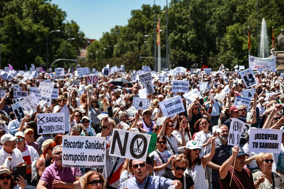 Miles de personas se manifiestan en Madrid contra el deterioro de la sanidad pública
