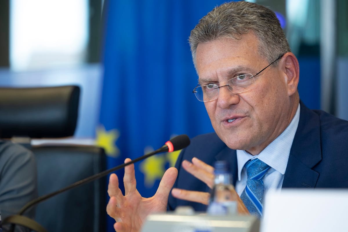 La UE reafirma su “pleno compromiso” con un acuerdo comercial pese a la amenaza arancelaria de Trump