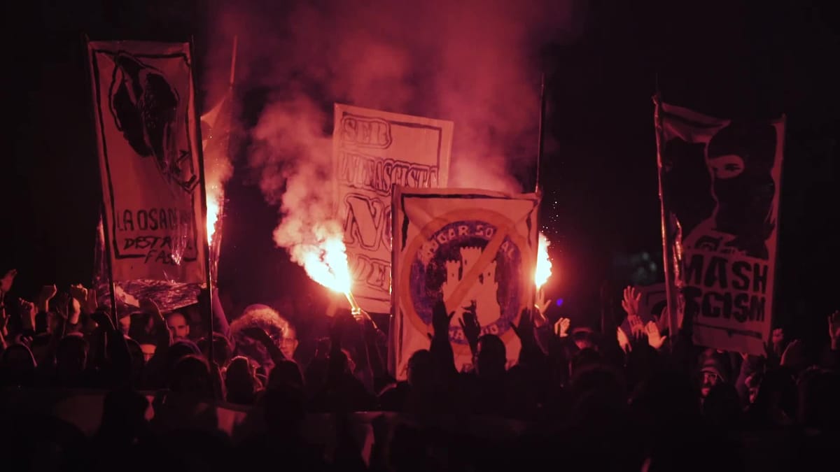 Contramanifestación en Madrid frente a una marcha fascista el 23 de mayo