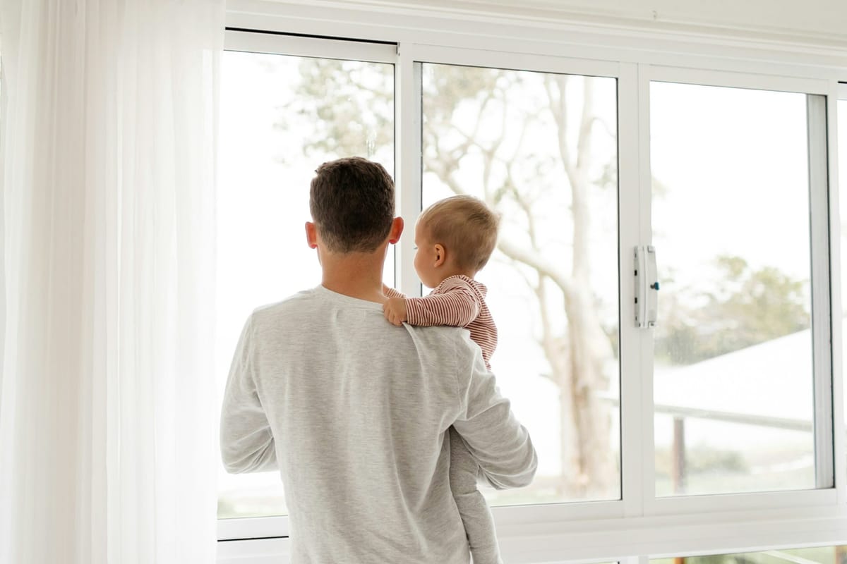El Estado español acumula casi diez millones de euros en multas por no pagar el permiso parental de cuidado a menores