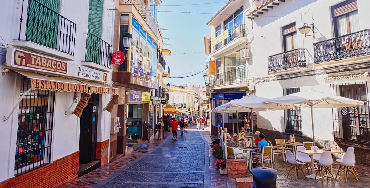 El empleo generado en abril responde al efecto estacional de la Semana Santa y la precariedad hostelera