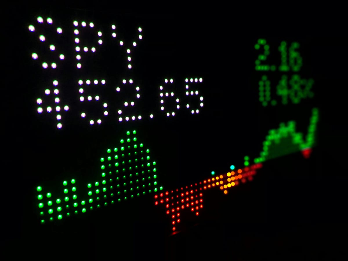 Las bolsas asiáticas y Wall Street suben con fuerza tras la sentencia judicial contra los aranceles de Trump