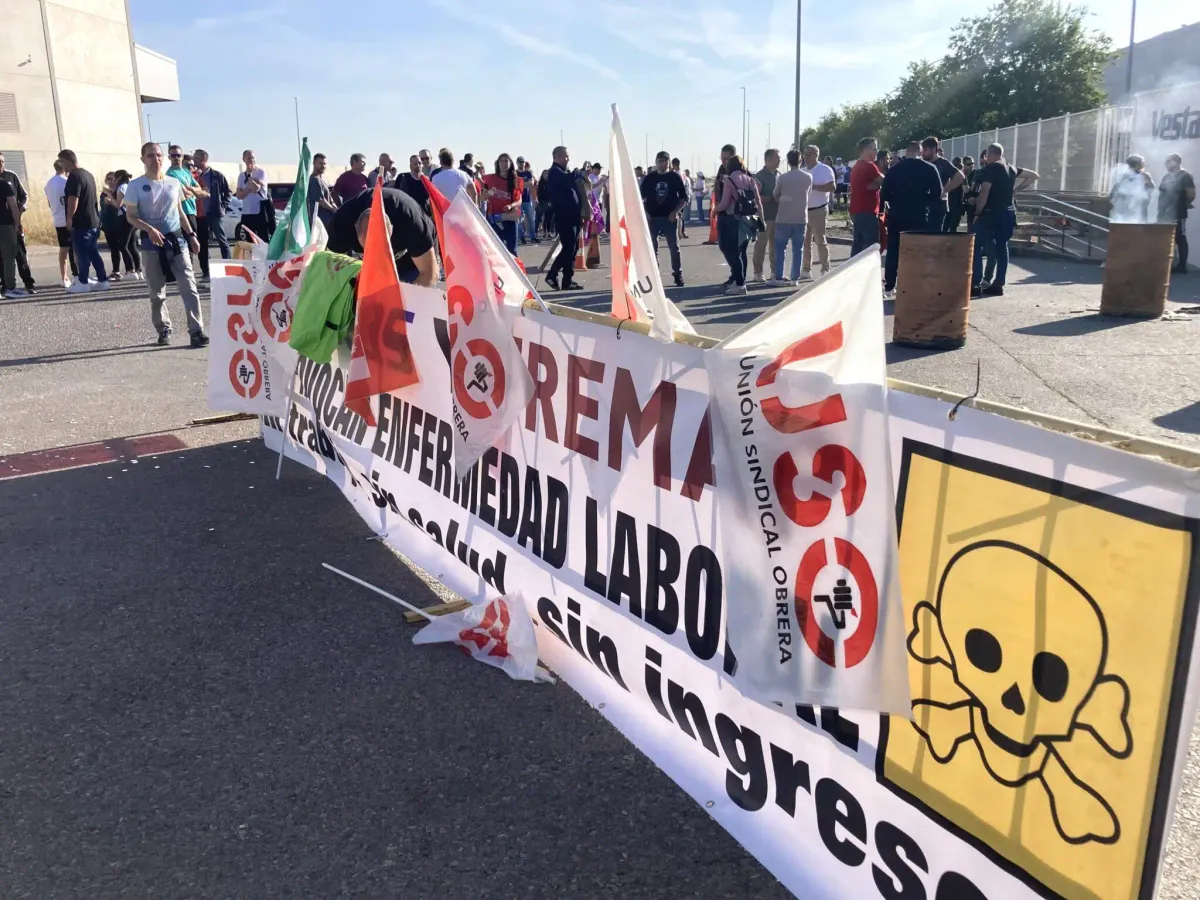 Una huelga paraliza la mayor planta de palas eólicas de Castilla-La Mancha por falta de seguridad laboral