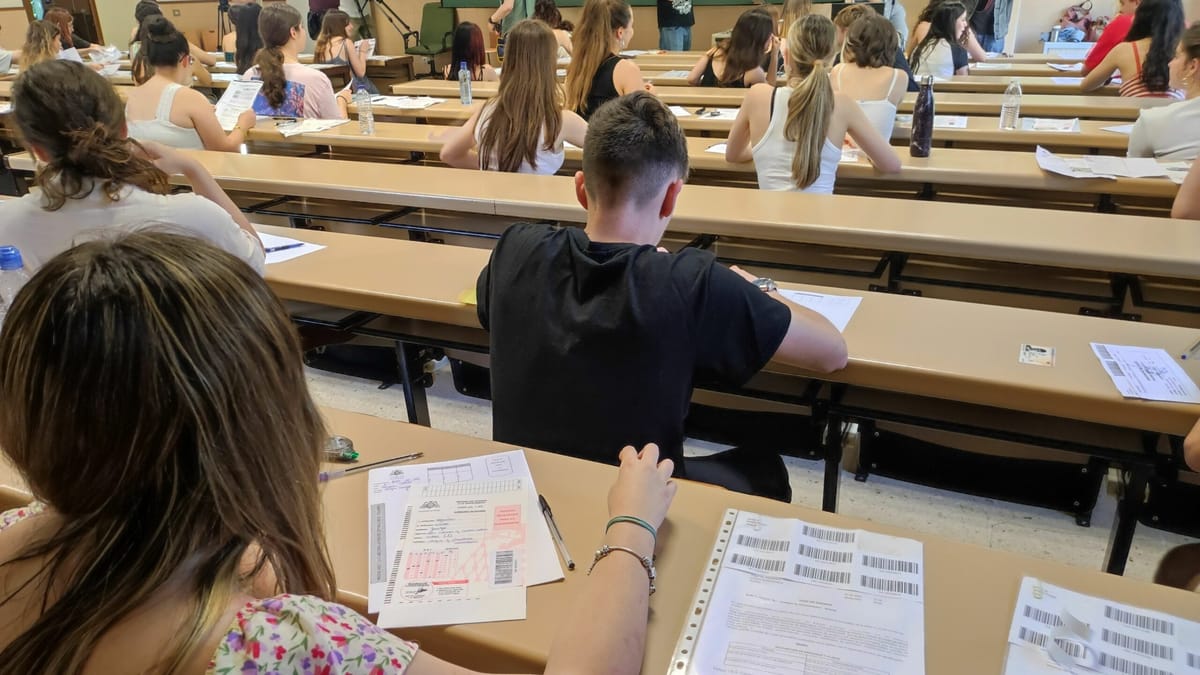 300.000 estudiantes se enfrentan a la PAU con las notas de corte disparadas