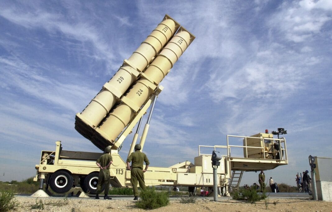 Israel enfrenta escasez crítica de misiles interceptores Arrow