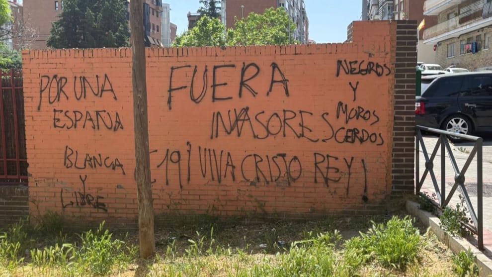 Tercer ataque con pintadas racistas a un centro de acogida en Ciudad Lineal en pocas semanas
