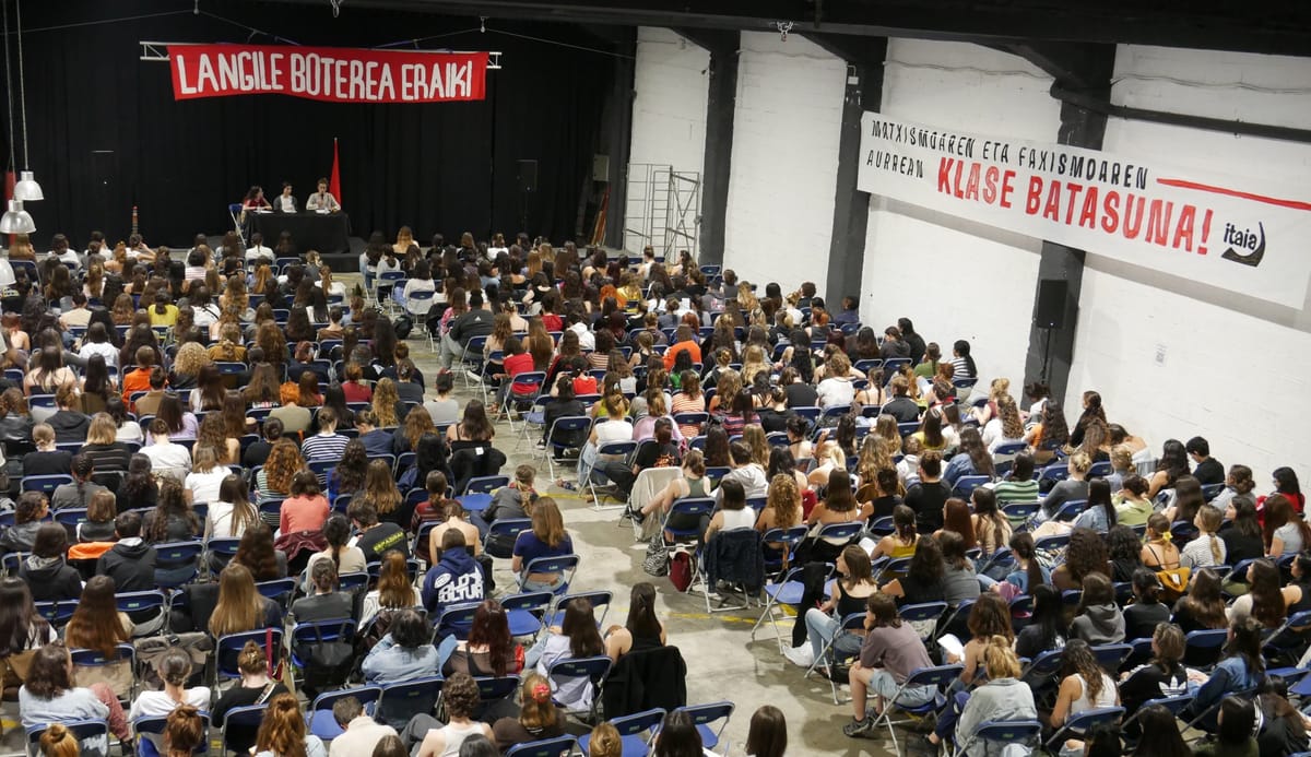 Cientos de mujeres se reúnen en Donostia contra la ofensiva reaccionaria