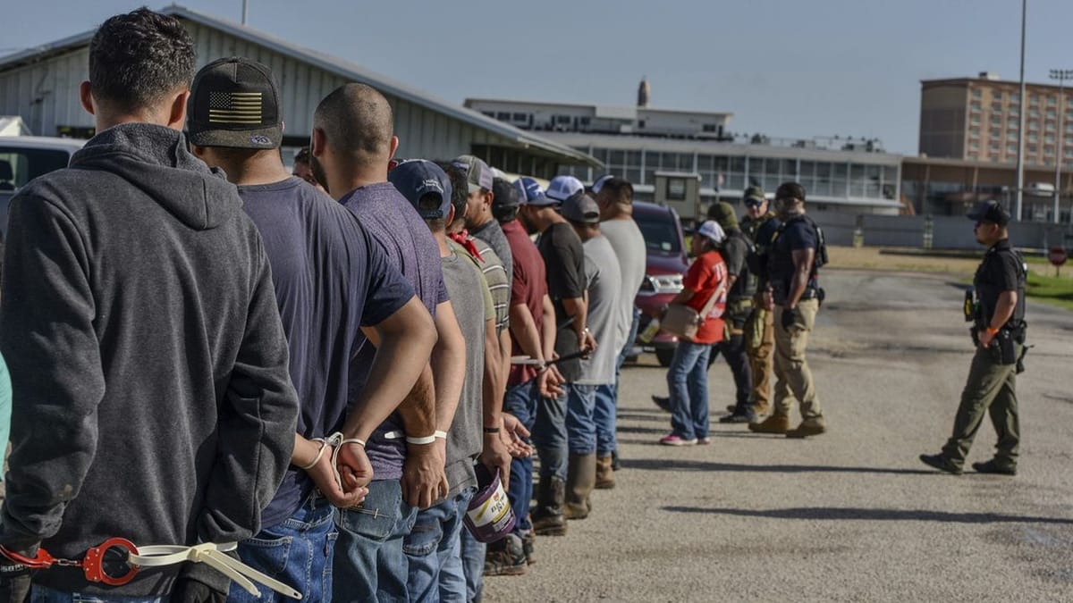 ICE detiene a 84 trabajadores en una redada en Luisiana; solo dos tenían antecedentes penales