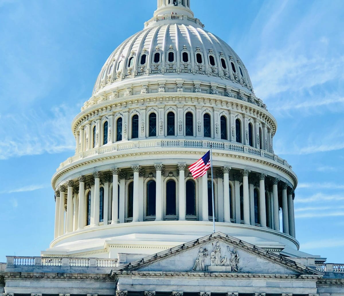 El Senado de EE. UU. rechaza limitar el poder de Trump para atacar Irán sin autorización del Congreso