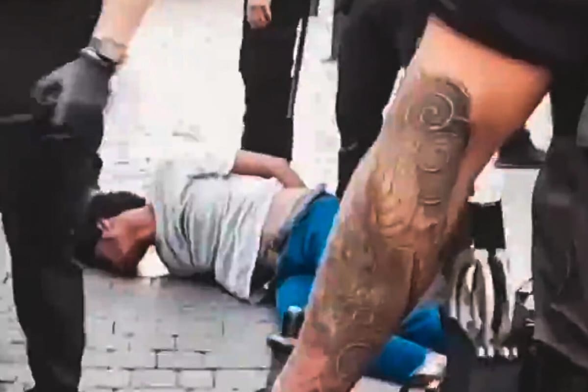 Violencia policial en Lavapiés: un hombre inconsciente y esposado tras una identificación