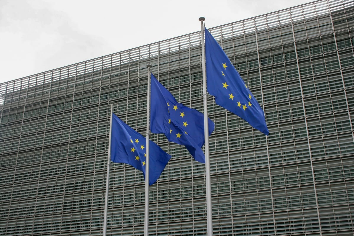 La UE acuerda eximir al 90% de las empresas del pago del arancel climático a las importaciones