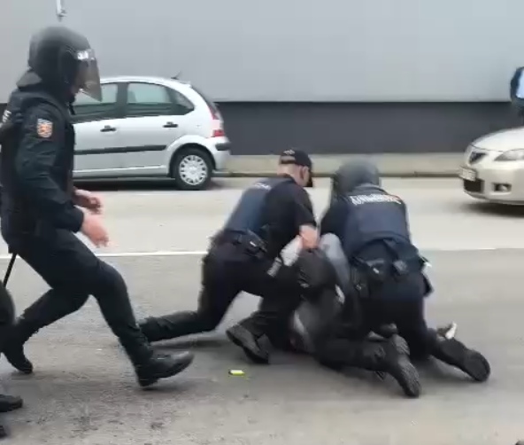 Detenido un huelguista del metal en Cantabria durante una carga policial