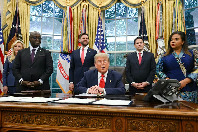 Trump anuncia que EE. UU. ha obtenido derechos sobre minerales congoleños
