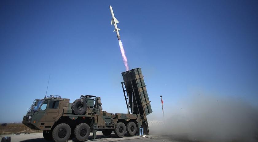 Japón prueba misiles de largo alcance y refuerza su capacidad militar