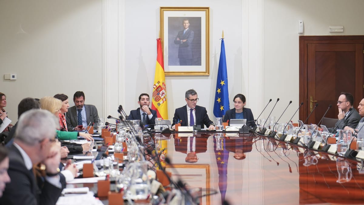 El juez Peinado solicita al Tribunal Supremo investigar a Félix Bolaños por malversación y falso testimonio