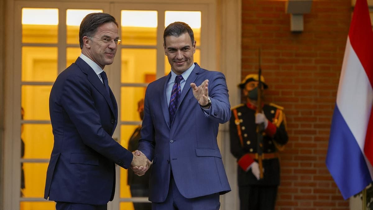 Sánchez eleva en 4.000 millones el presupuesto militar y recorta 1.000 millones en Educación