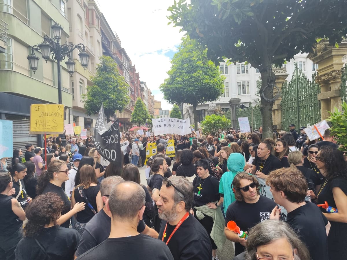 Dimiten al menos 85 directores de colegios públicos en Asturies ante el estancamiento de la huelga docente