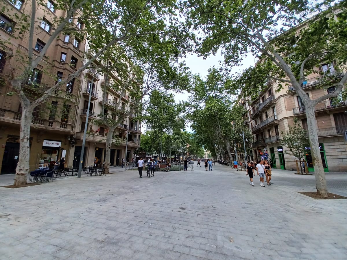 Atacan con amoníaco a dos personas sin hogar en Barcelona