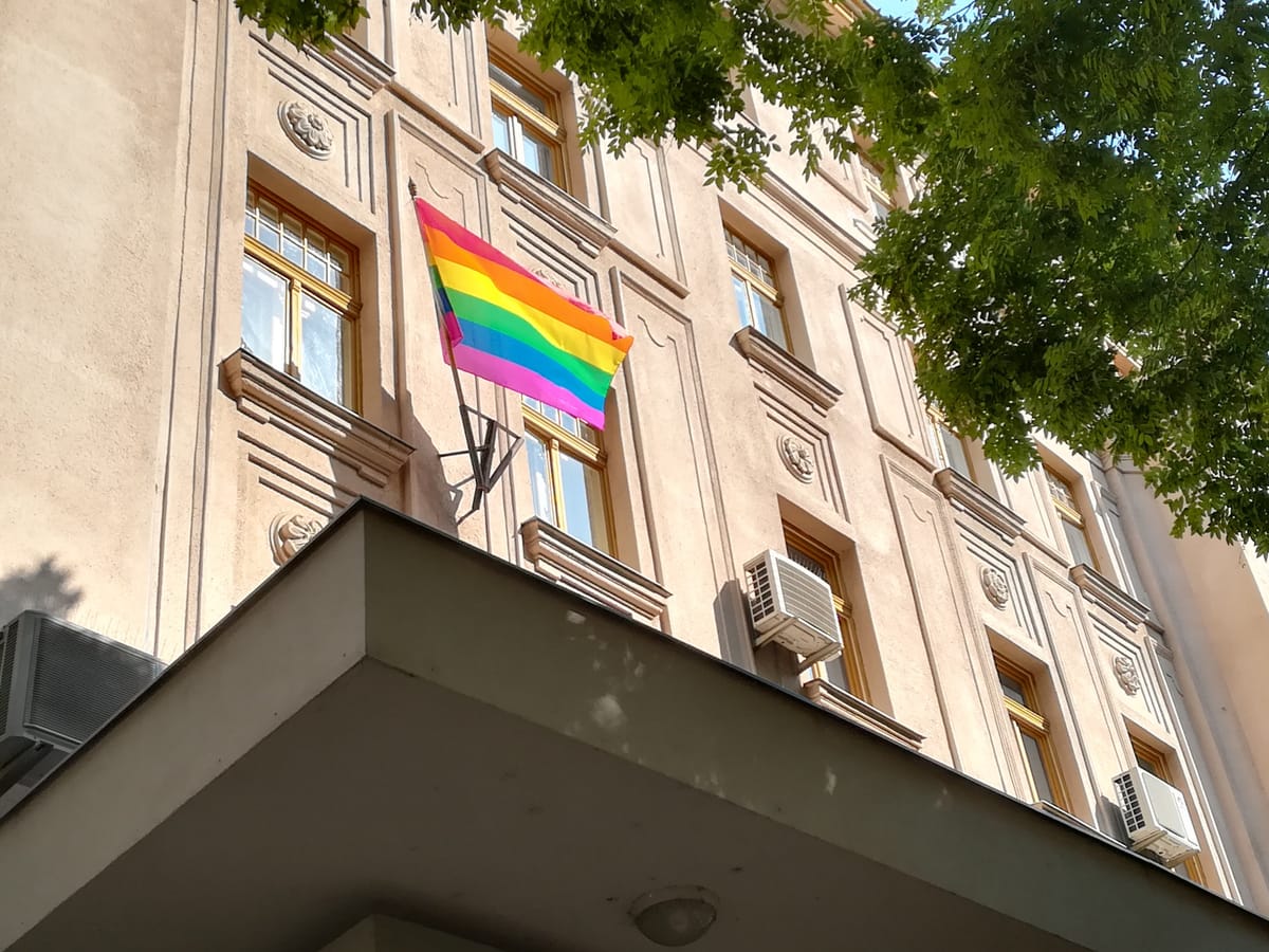 El Gobierno de Hungría prohíbe la bandera arcoíris en edificios públicos