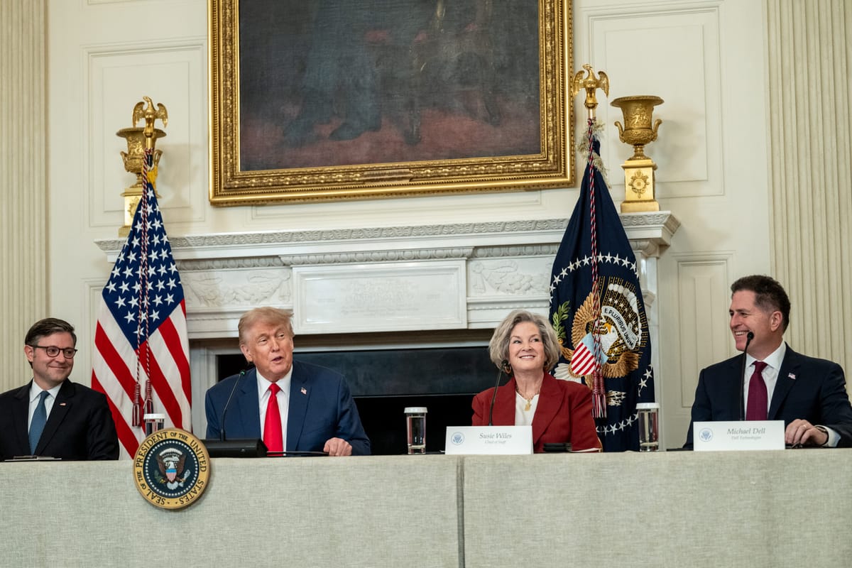 Tribunal federal extiende suspensión de sentencia que anuló los aranceles de Trump mientras estudia el caso