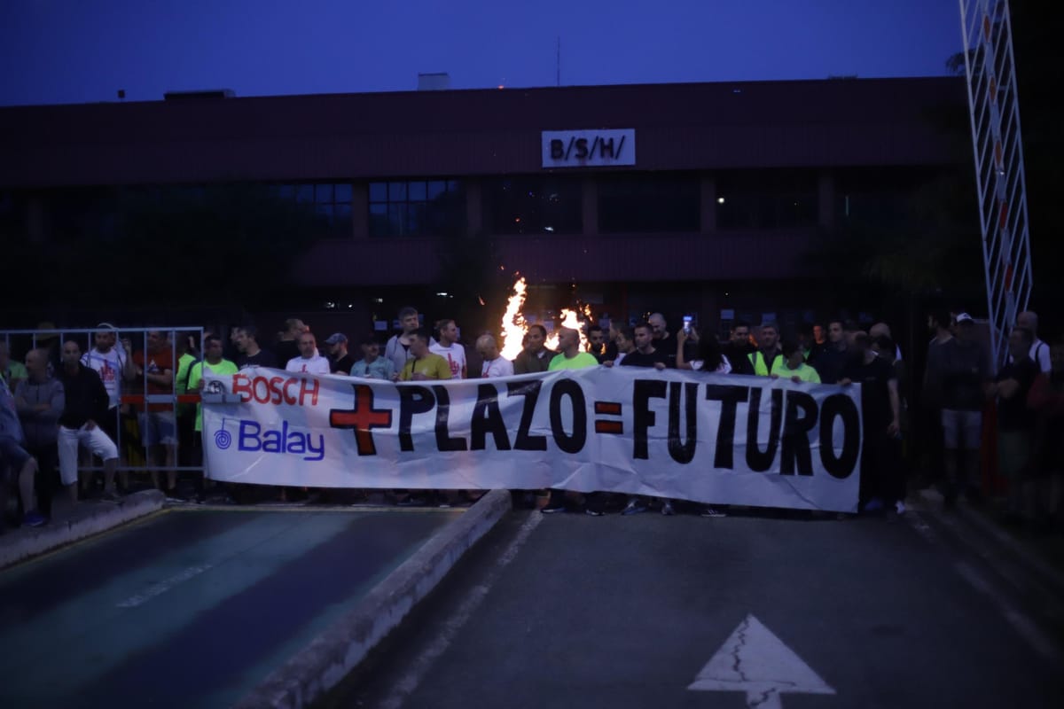 Piquetes a la entrada de la planta de BSH de Ezkiroz tras confirmarse el cierre definitivo