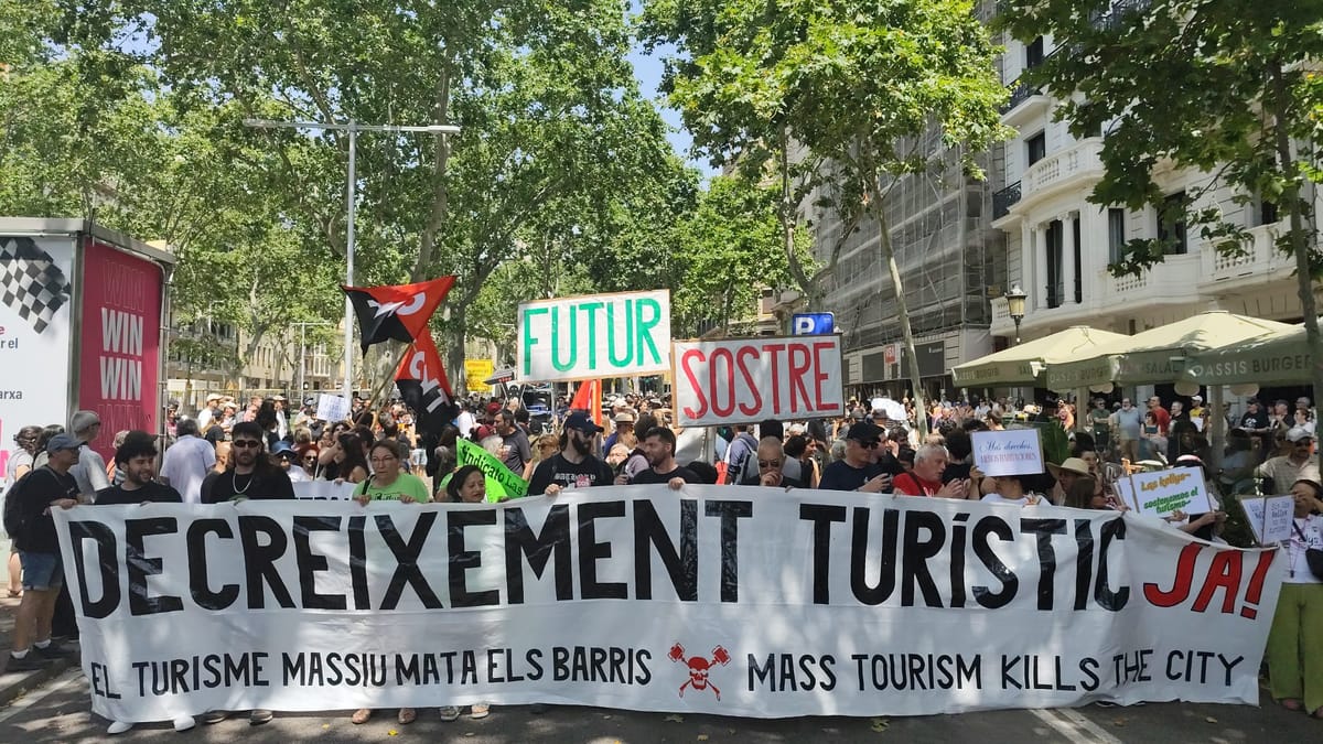 Miles de personas protestan en 15 ciudades europeas contra la turistificación