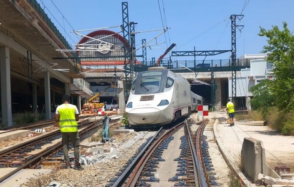 Se suspenden todos los trenes AVE con origen o destino en Chamartín por una caída de tensión eléctrica
