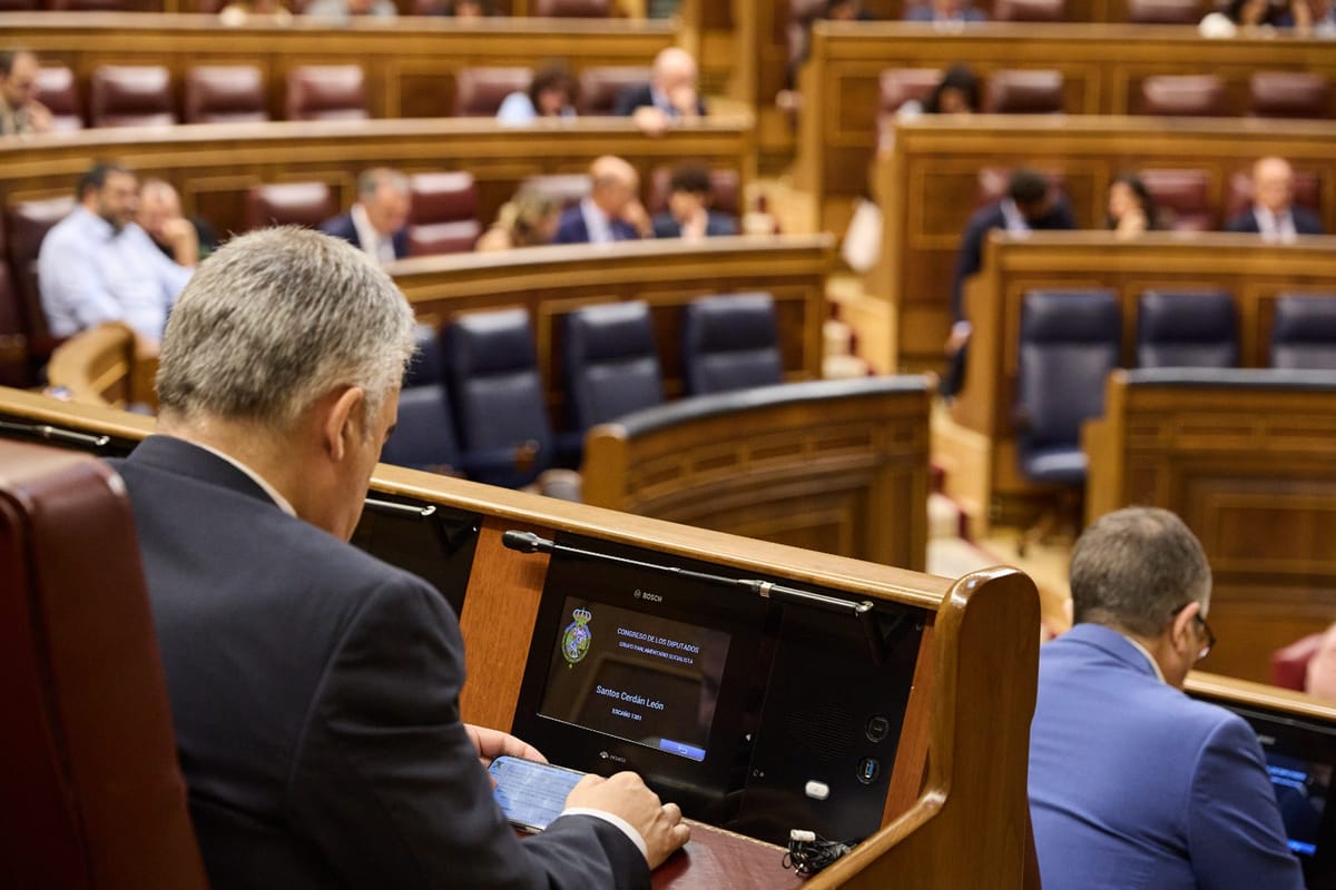 Santos Cerdán dimite de todos sus cargos en el PSOE y entrega su acta de diputado