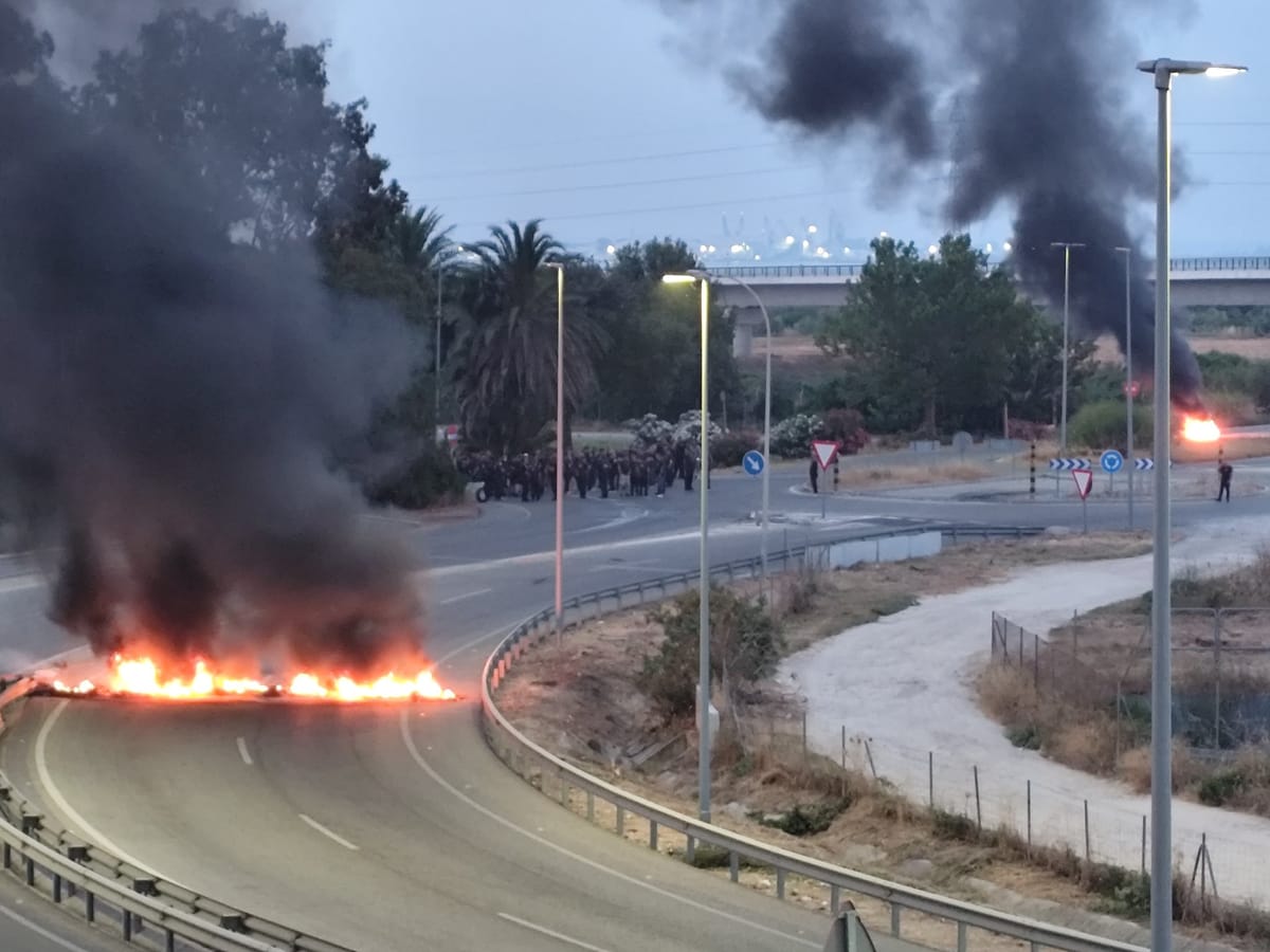 Huelga del metal en Cádiz: bloqueo de accesos y paralización de la ciudad