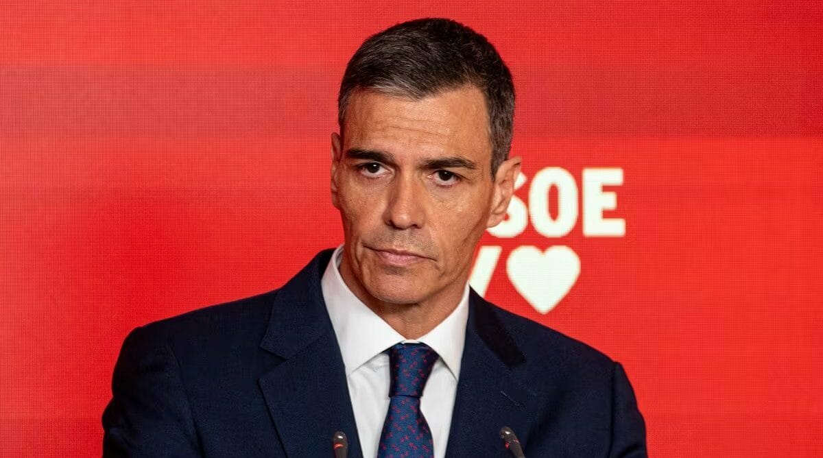 Sánchez anuncia una "remodelación" en la dirección del PSOE y propone "un equipo de transición"