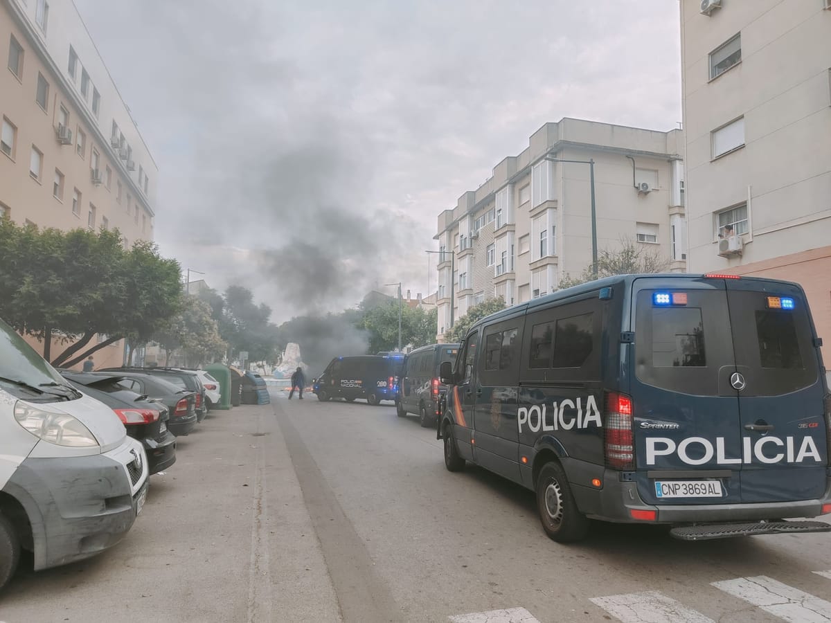 Segundo día de huelga del metal en Cádiz: cortes y tensión en la Bahía