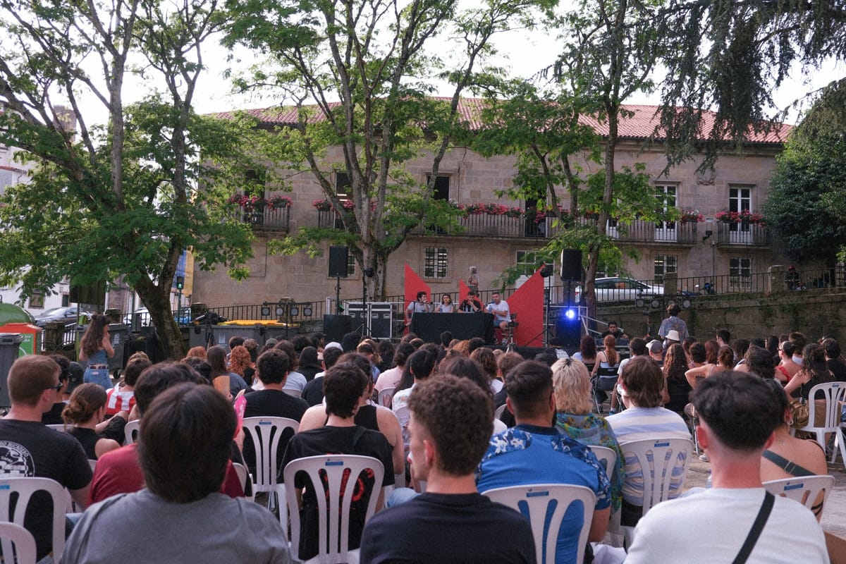 Creba Socialista celebra jornada política y cultural en Santiago