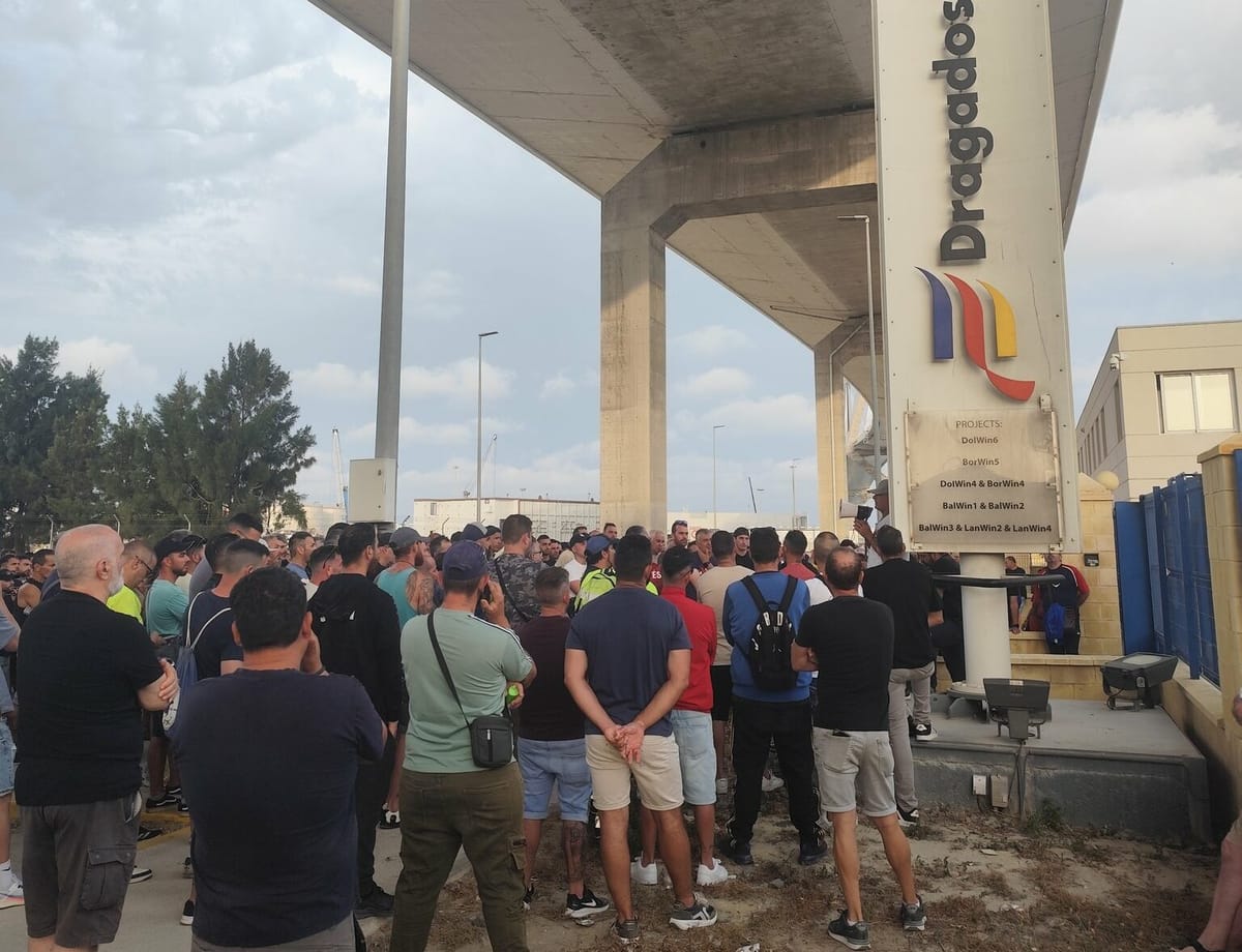 Tercer día de huelga indefinida en el metal de Cádiz: protestas masivas y exigencia de dimisión a UGT