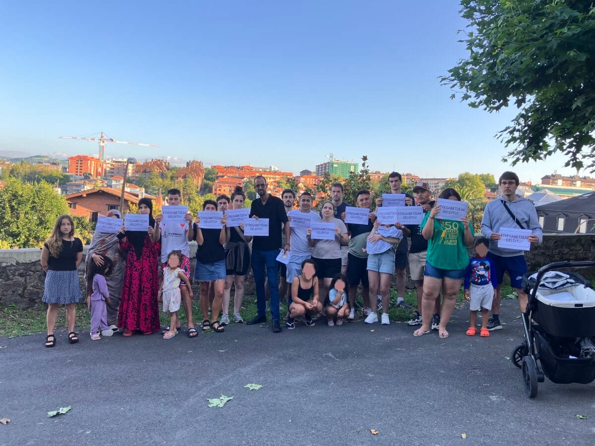 Ocho familias refugiadas desalojadas en Donostia