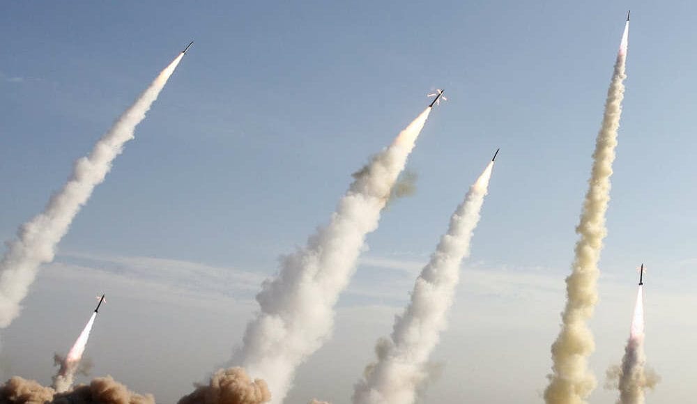 Israel intensifica los ataques sobre Irán mientras Trump pide una "rendición sin condiciones"
