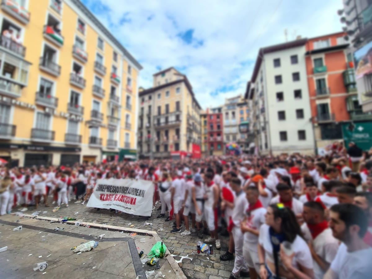 Sanfermines en Iruñea: más de 50 identificados, decenas de golpeados y un detenido en el primer día