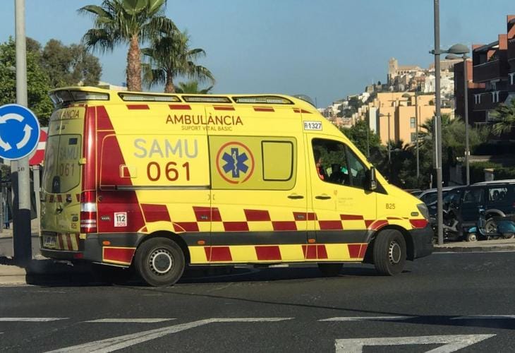 El turismo colapsa ambulancias en Eivissa y retrasa atención a residentes