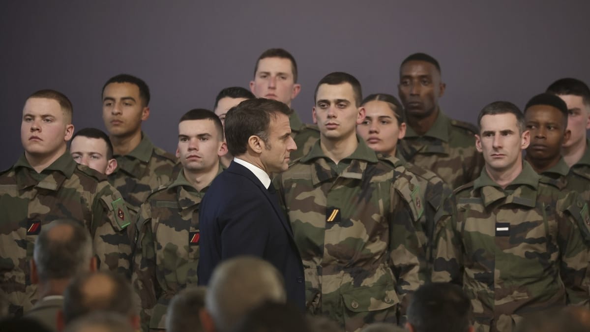 Macron duplica el gasto militar francés y llama a Europa a "reforzar su defensa"