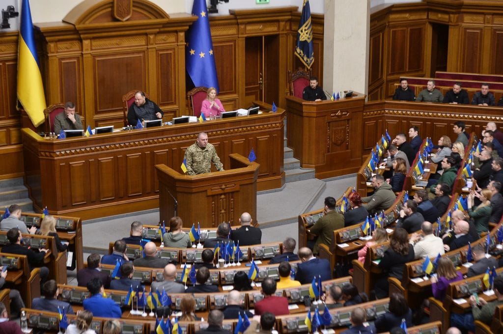 Ucrania debate un proyecto de ley que podría legalizar la corrupción en el sector militar