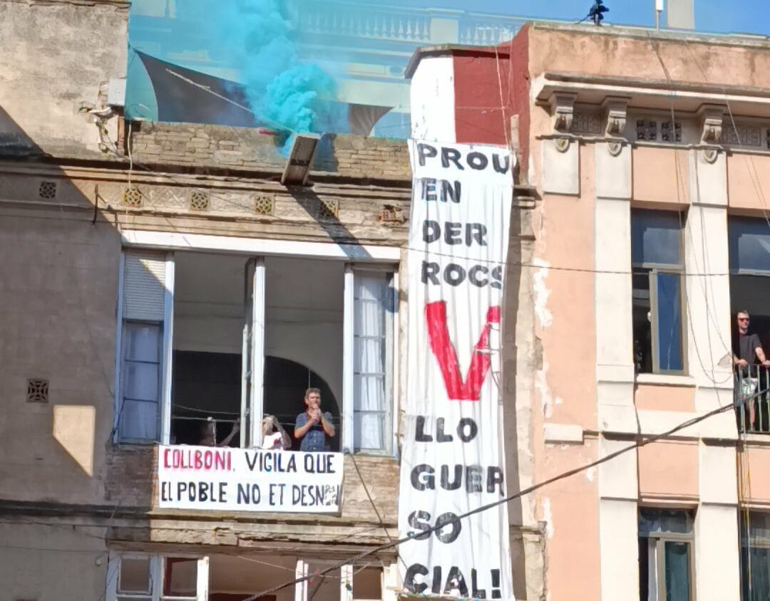 Suspendido el macrodesalojo de tres bloques municipales en Vallcarca tras una masiva movilización
