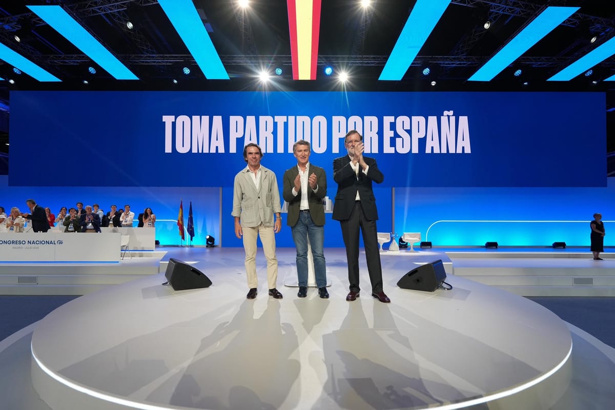 Aznar y Rajoy piden al PP "unidad y moderación" para volver al Gobierno