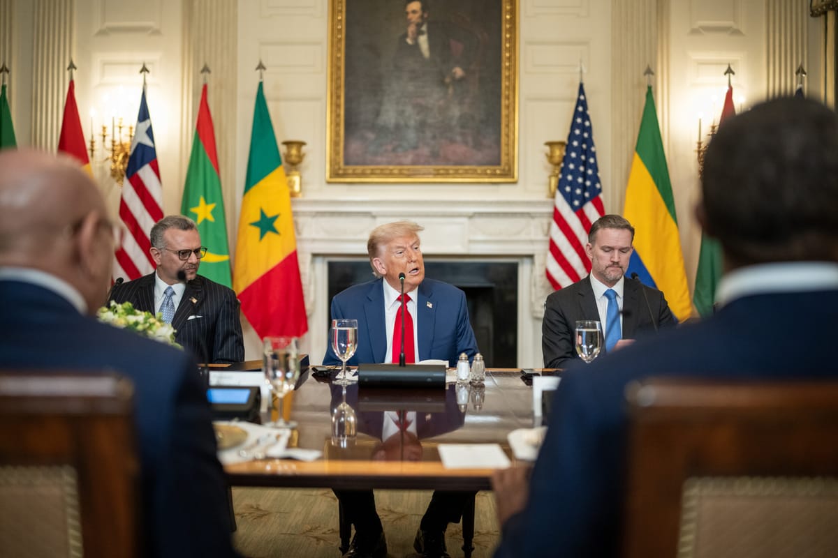EE. UU. presiona a cinco países africanos para aceptar personas migrantes deportadas