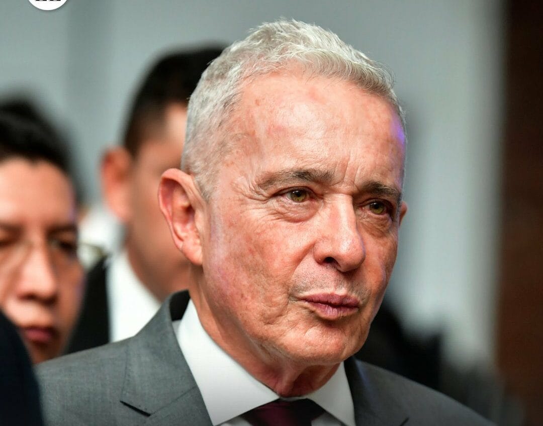 Condenan a Álvaro Uribe por manipulación de testigos y fraude procesal