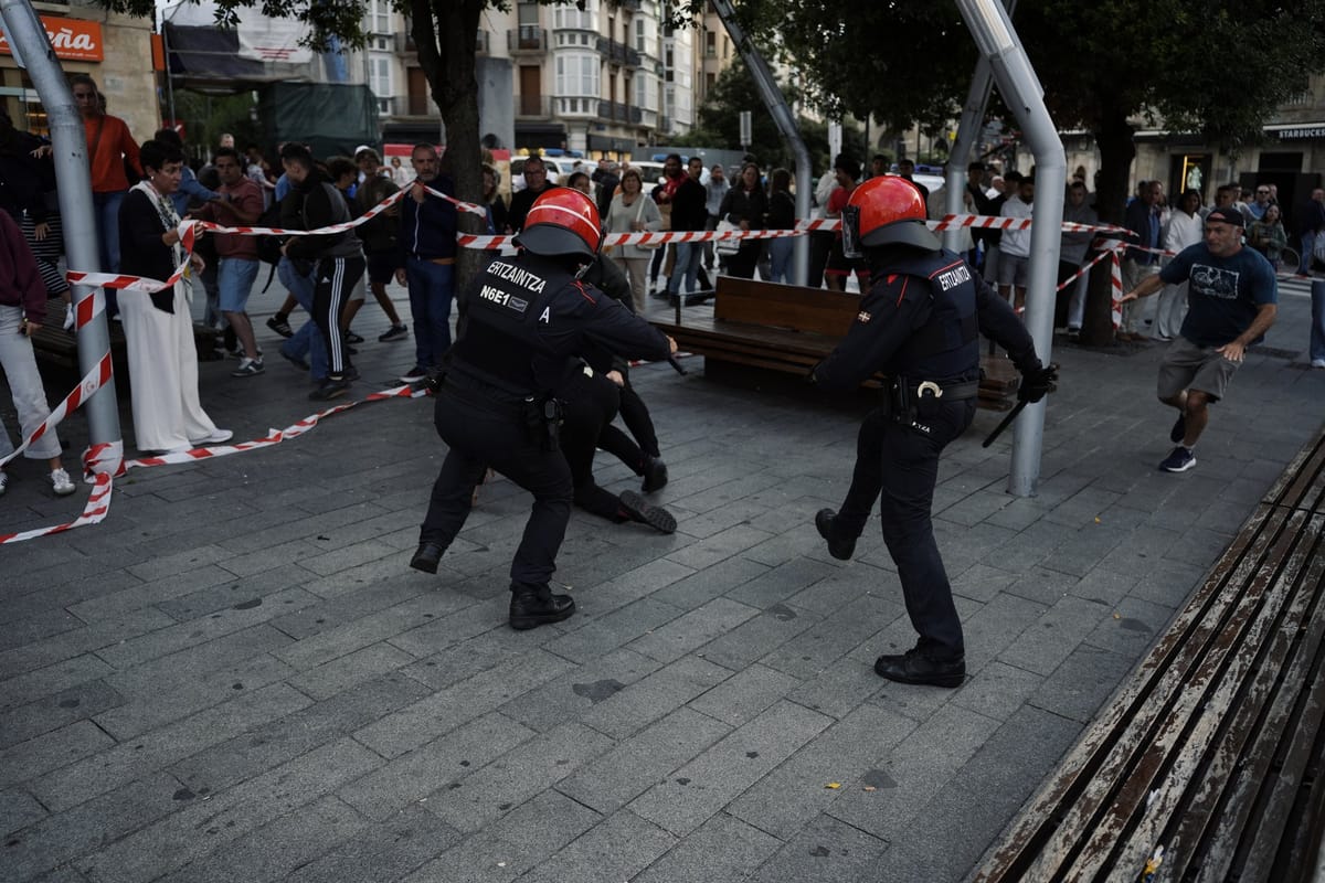 Cargas y detenidos en Gasteiz durante la acampada contra el veto político en las txosnas