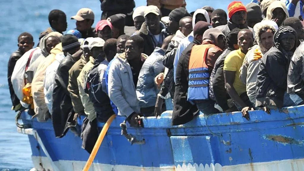 Grecia suspende el derecho de asilo y deportará a personas migrantes indocumentadas del norte de África