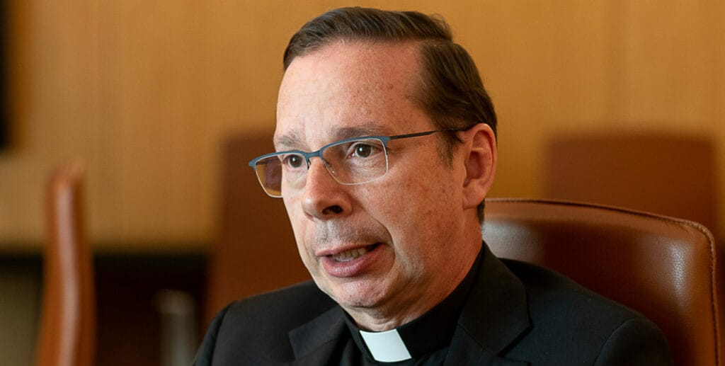 La justicia argentina acusa al “número dos” del Opus Dei de trata de mujeres y explotación laboral ilegal
