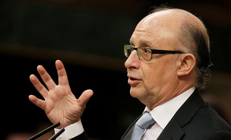 Más del tercio del Ibex-35 pagó 13,8 millones al despacho de Montoro en once años