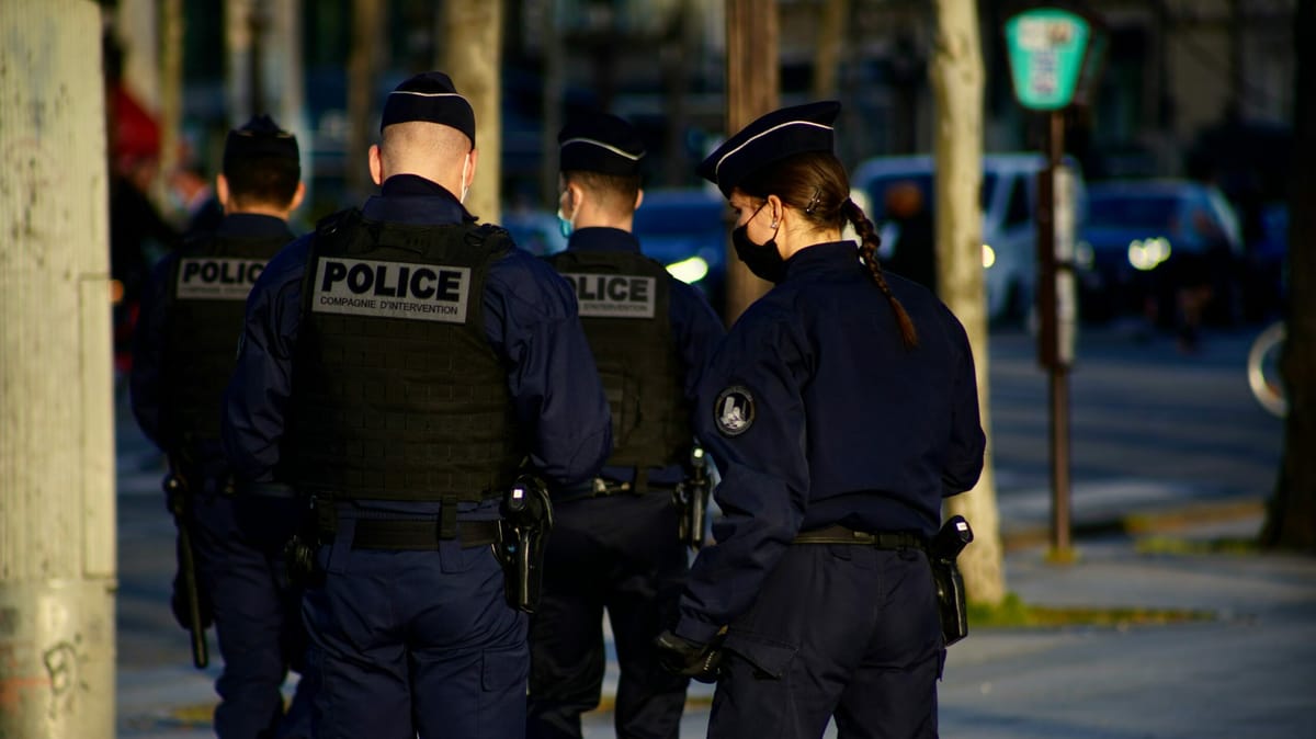 429 víctimas, 215 agresores: la impunidad de las violencias sexuales cometidas por policías y gendarmes franceses