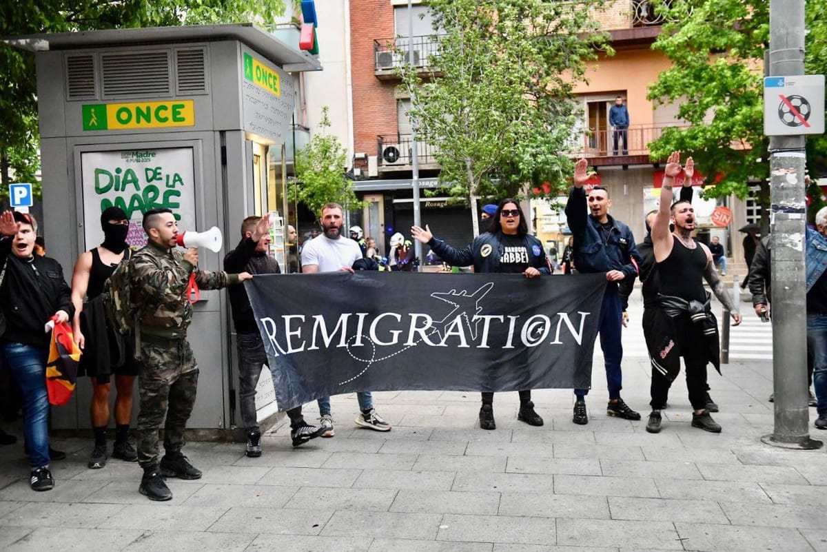 El canal fascista ‘Deport Them Now’ difundió mensajes racistas y sirvió de soporte a ataques organizados por más grupos